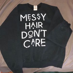 Black crew neck with wording